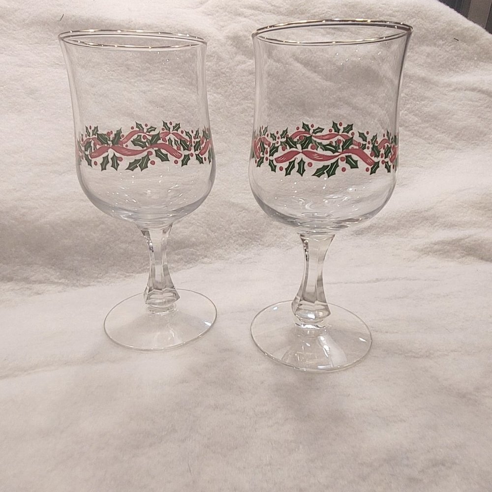 Vintage Libbey Holly Berry Christmas Holiday Wine Glasses Set of 2
